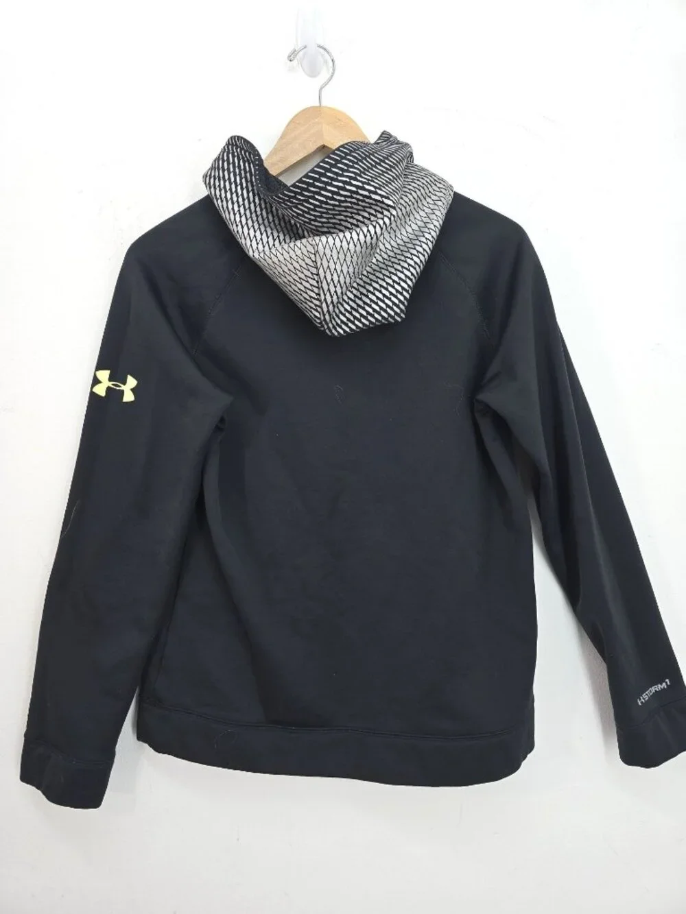 Under Armour Black DC Comics Batman Fleece Pullover Hooded Sweater Boys Size L
